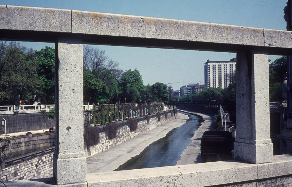 Frühling in Wien - am 1. Mai 1976: Wienfluss und Stadtpark.