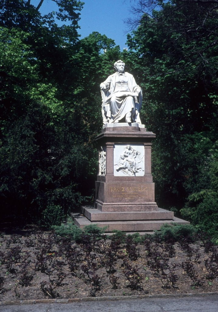 Frhling in Wien - am 1. Mai 1976: Stadtpark, Franz-Schubert-Denkmal (Carl Kundmann 1872).