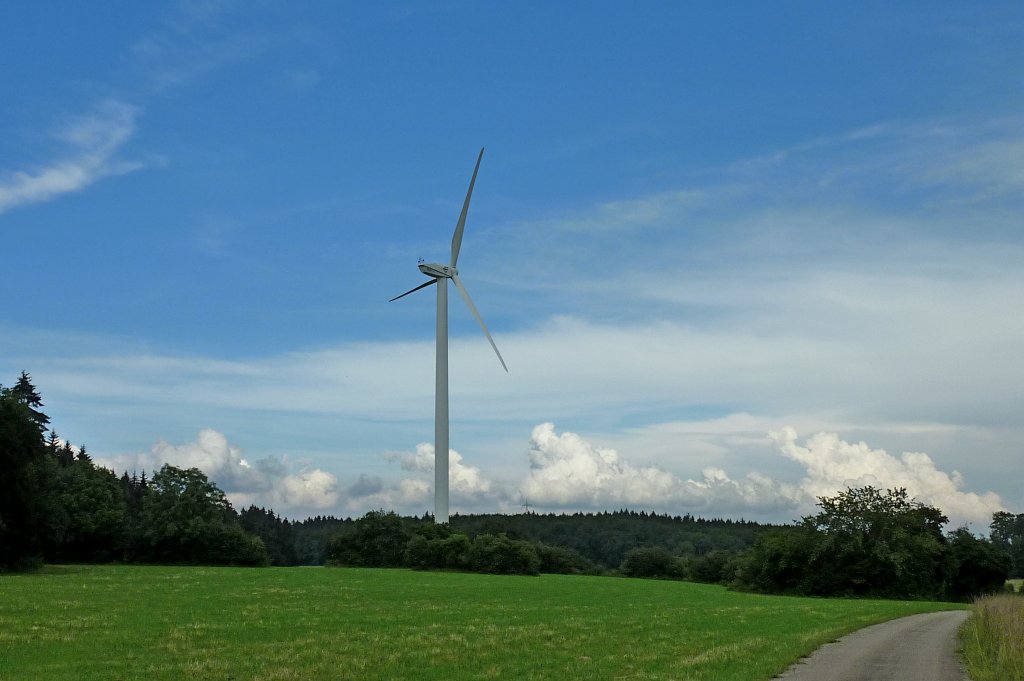 Frstenberg, Windkraftanlage auf dem 917m hohen Frstenberg, Juli 2012