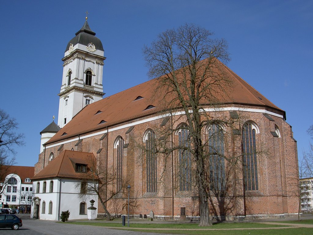 Frstenwalde/Spree, Ev. Dom St. Marien, erbaut ab 1446, sptgotischer Backsteinbau 
mit barockem Turm (01.04.2012)
