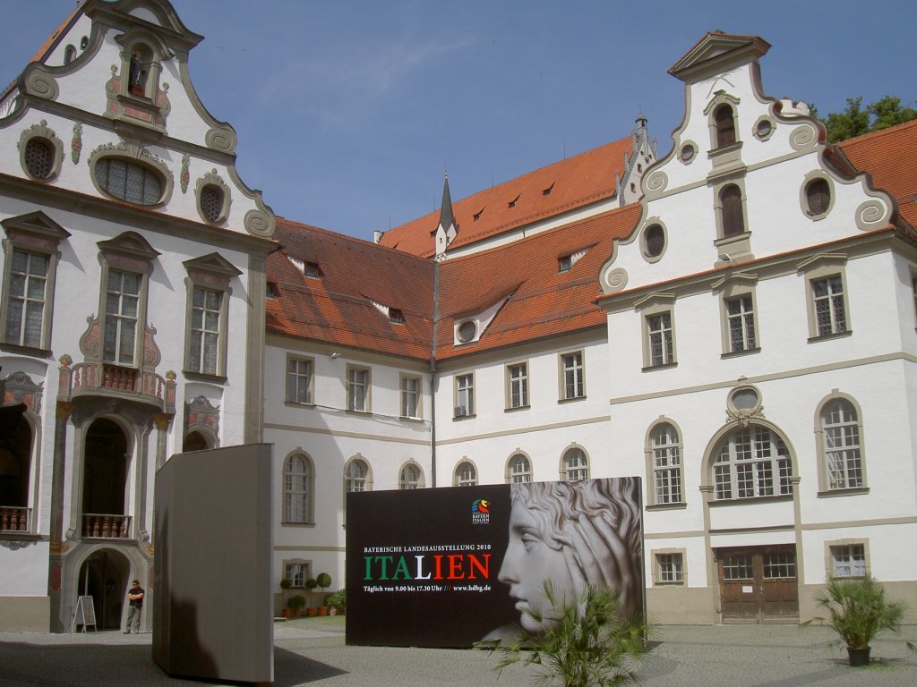 Fssen, ehem. Benediktinerkloster St. Mang mit schnen Festsaal und Heimatmuseum 
(11.07.2010)