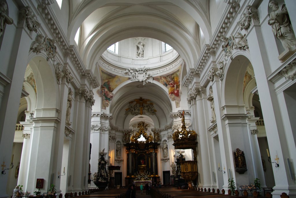 Fulda, Dom St. Salvator und Bonifatius, Stuck von italienischen Meistern und 
Vierungskuppel, Hochaltar von 1712 (01.05.2009)