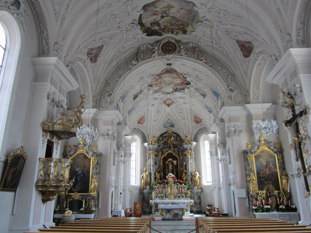 Fulpmes, St. Vitus Kirche, Rokokostuck, Fresken von Joh. Bergmller, Hochaltarbild 
von Joh. Georg Grasmayr (01.05.2013)