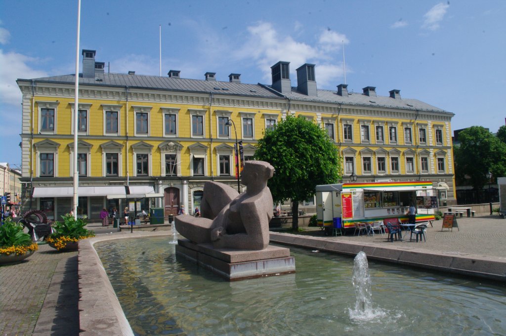 Gvle, Stadthaus mit Brunnen am Rathausplatz (08.07.2013)