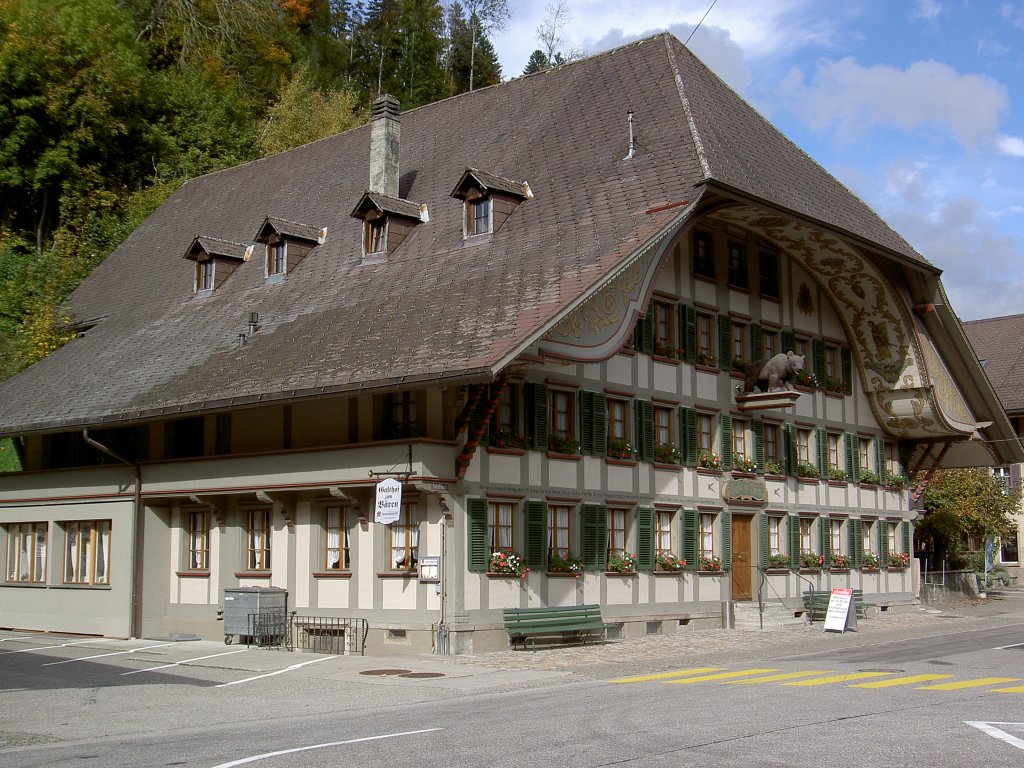 Gasthof zum Bren in Trubschachen, erbaut 1698, Stnderbau mit Rndegiebel (11.10.2012)