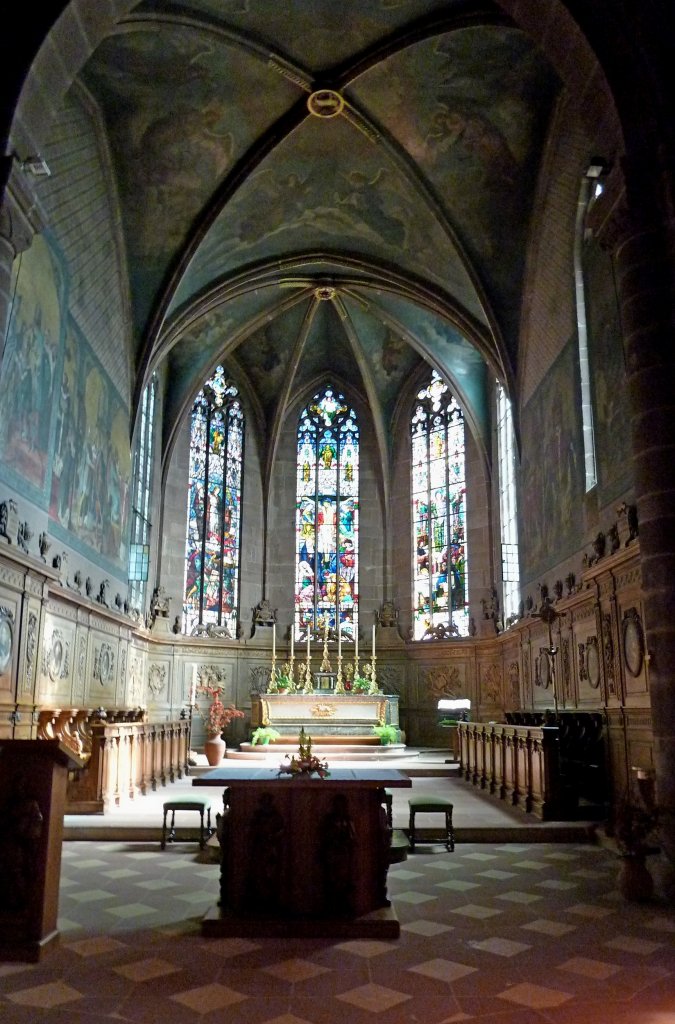 Gebweiler, der Chorraum der St.Leodegar-Kirche, der Chorbereich wurde 1336 gotisch umgestaltet, Sept.2011