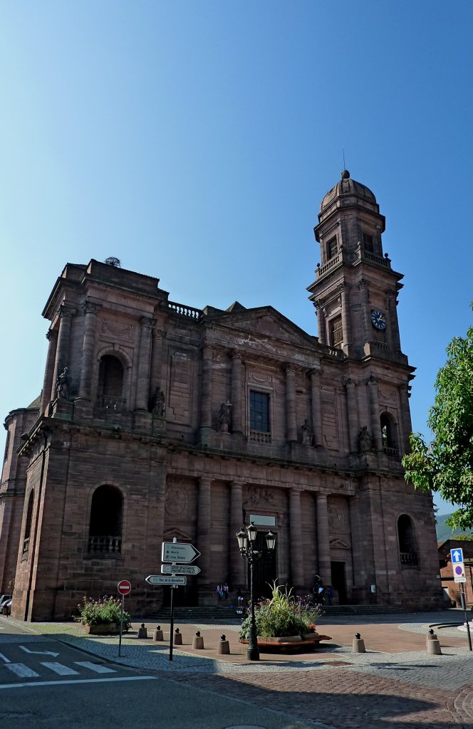 Gebweiler (Guebwiller), 12.000 Einwohner zhlender Weinort im Sdelsa, hier steht die Frauenkirche (Notre Dame), erbaut 1760-85, grte klassizistische Kirche im Elsa, Sept.2011 