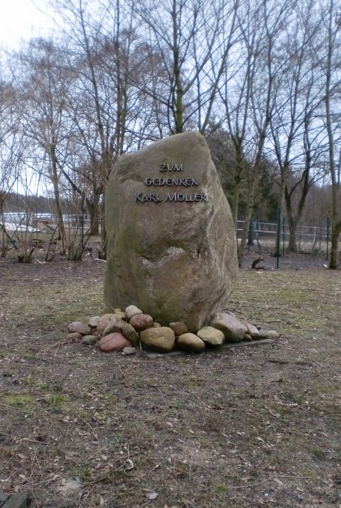 Gedenkstein fr Karl Mller, Geschftsfhrer der Richter & Weichelt KG Dresden, Plessa 13.03.10 