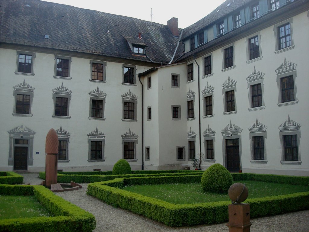 Gengenbach im Kinzigtal,
Innenhof der ehemaligen Benediktinerabtei,
Mai 2010