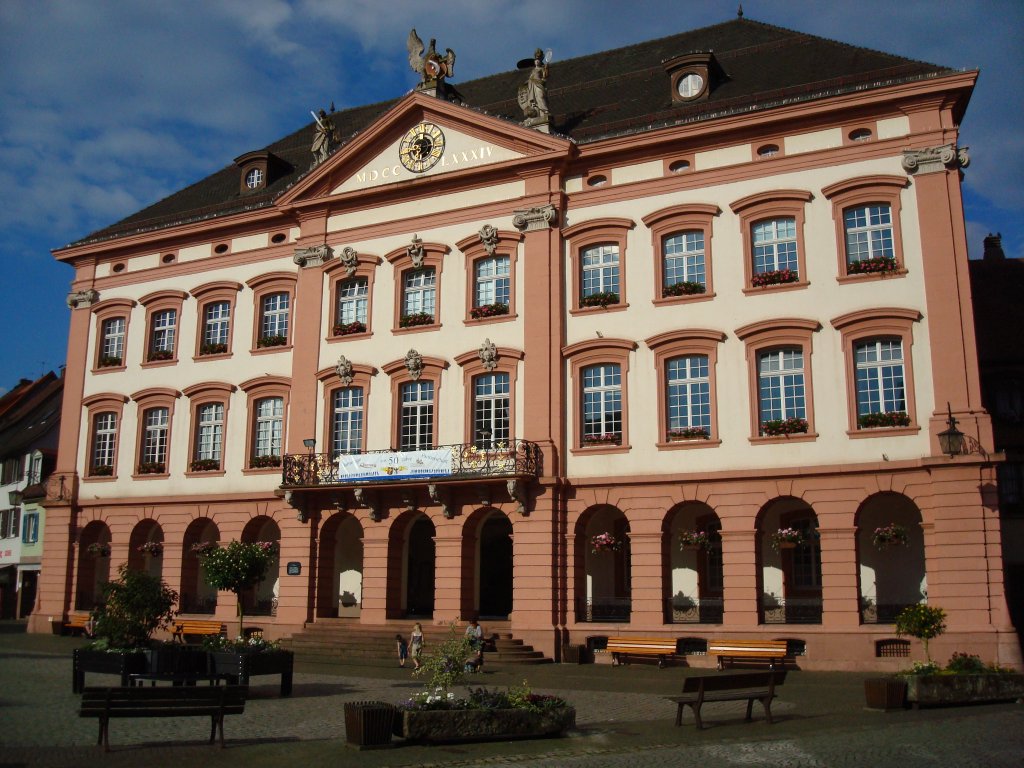 Gengenbach im Ortenaukreis,
seit 1360 Reichsstadt,
hier das 1784 erbaute Rathaus,
Juni 2008 