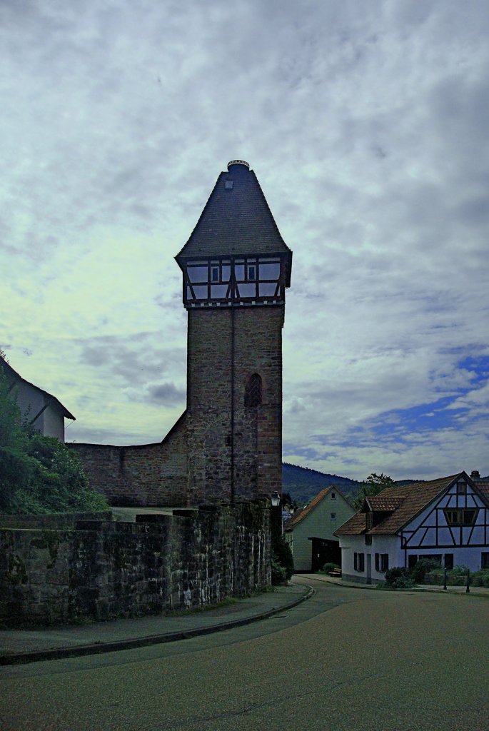 Gernsbach, der Storchenturm, Teil der Stadtbefestigung und Wahrzeichen der Stadt, Aug.2010
