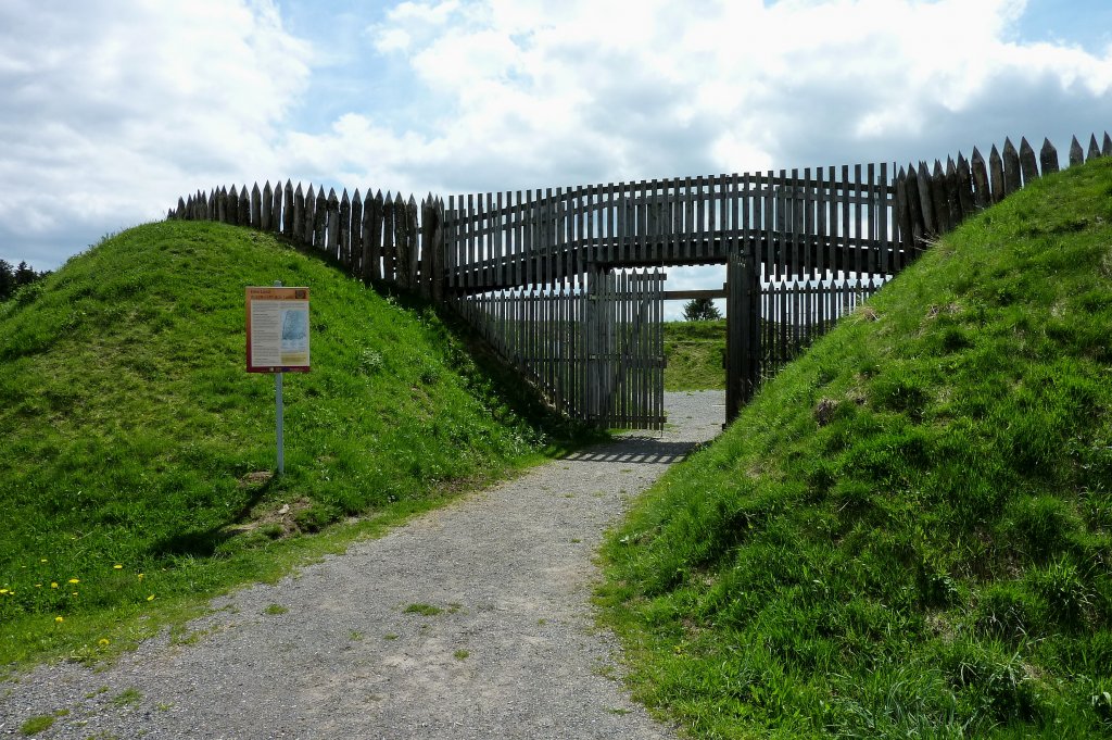 Gersbach, Eingang zur rekonstruierten Barockschanze, einer Verteidigungsanlage aus dem 18.Jahrhundert, Mai 2012