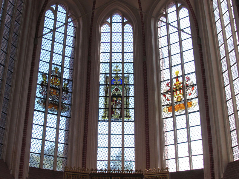 Glasfenster am Chor (Ostseite) des (sogen.) Dom St. Peter und Paul zu Bardowick; 24.08.2010
