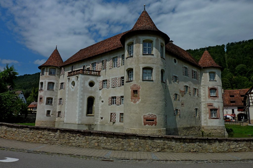 Glatt im Landkreis Rottweil, das Wasserschlo , mitten im Ort gelegen, die heutige Form geht zurck auf die Zeit zwischen 1533-47, seit 2001 Kultur-und Museumszentrum, Juli 2011 