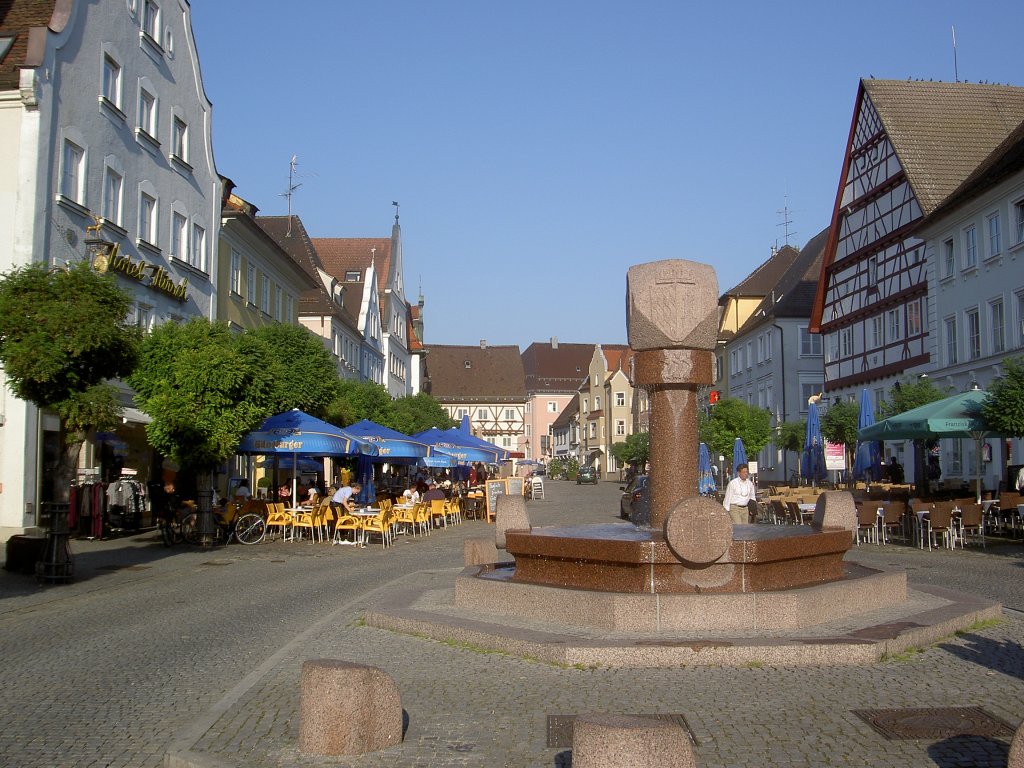 Gnzburg, Marktplatz mit Brunnen (26.09.2011)