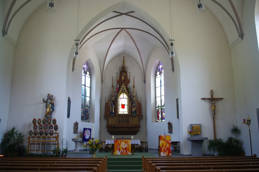 Gonten, Kath. St. Verena Kirche, am linken Seitenaltar Madonnenstatue aus dem 
17. Jahrhundert, Appenzell (21.08.2011)
