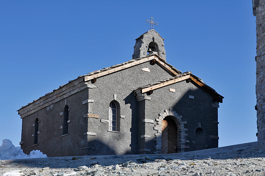 Gornergrat, Kapelle Bernhard von Aosta. Blockbau mit Glockenturm als Dachreiter, erbaut im Jahre 1950. Aufnahme vom 14. Okt. 2011, 11:28