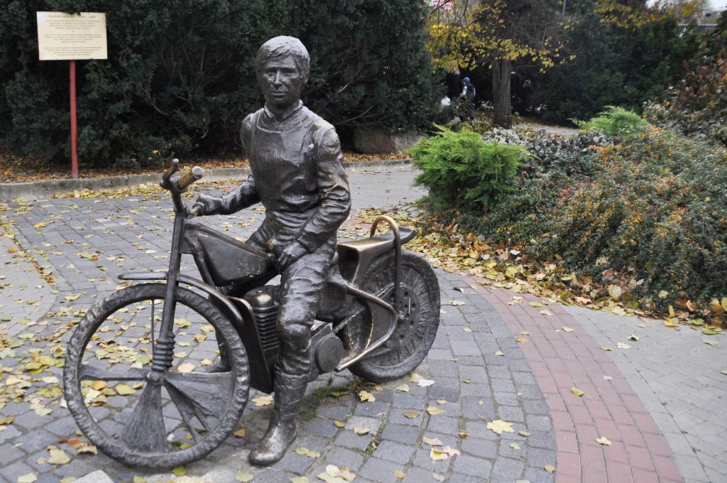 GORZW WLKP., 28.10.2010, zur Erinnerung an Edward Jancarz (1946-1992), einem bedeutenden Speedwayrennfahrer und der Sportlegende von Gorzw Wielkopolski