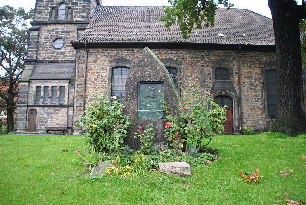 Grabmal von Jacobus Sackmann (* 13. Februar 1643 in Hannover (Calenberger Neustadt); gestorben am  23. Mai 1718 in Limmer. Er war hier Pastor.