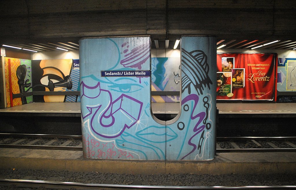 Grafftikunst in der U-Bahn-Station  Sedanstrae Lister Meilem der stra im Hannover. Foto  vom 31.10.2010.