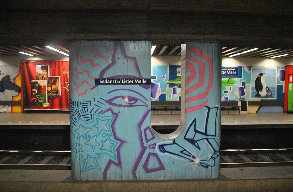 Grafftikunst in der U-Bahn-Station  Sedanstrae Lister Meilem der stra im Hannover. Foto  vom 31.10.2010.