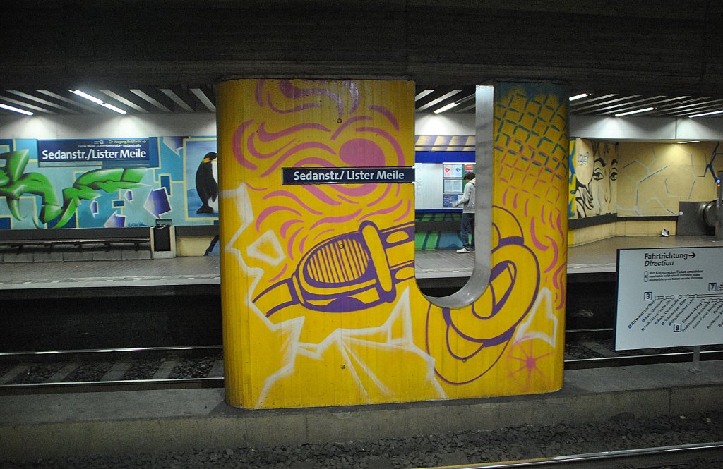 Grafftikunst in der U-Bahn-Station  Sedanstrae Lister Meilem der stra im Hannover. Foto  vom 31.10.2010.