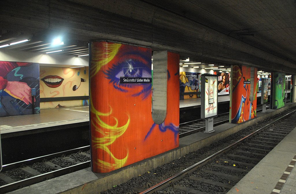 Grafftikunst in der U-Bahn-Station  Sedanstrae Lister Meilem der stra im Hannover. Foto  vom 31.10.2010.