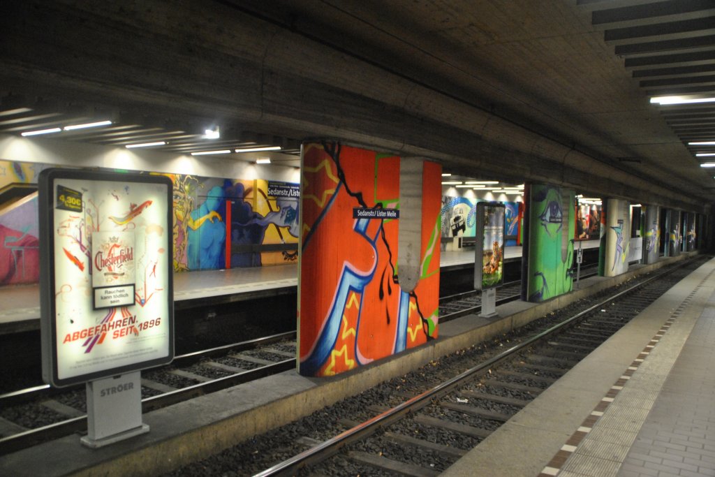 Grafftikunst in der U-Bahn-Station  Sedanstrae Lister Meilem der stra im Hannover. Foto  vom 31.10.2010
