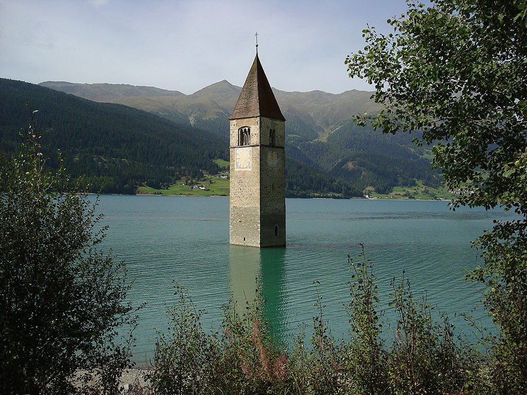 Graun/Curn Venosta. Nach berflutung des Reschenstausees brig gebliebener romanischer Kirchturm. 11. Sept. 2008, 13:20