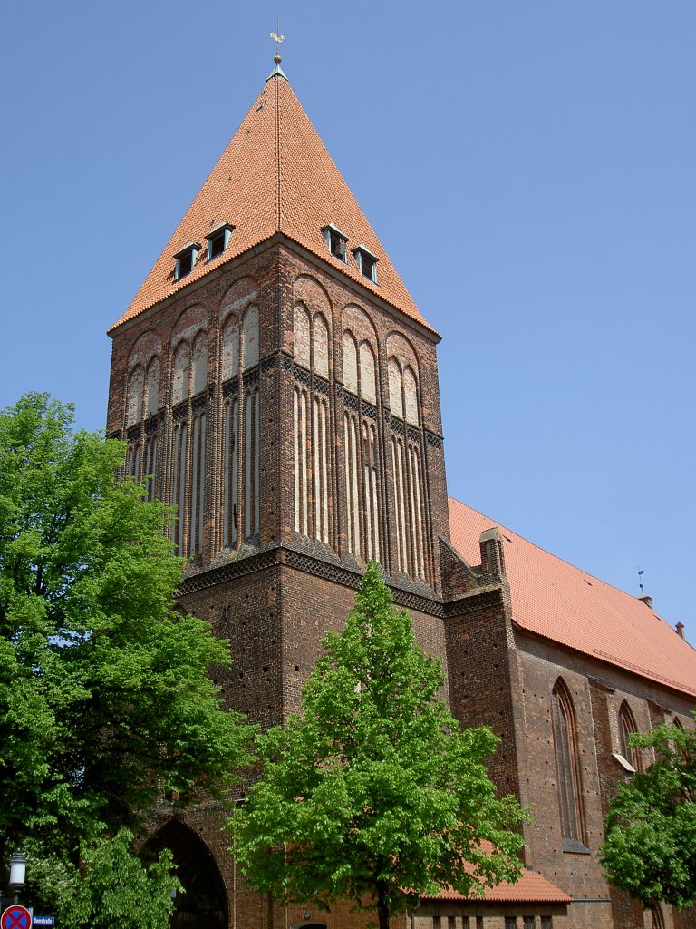 Greifswald, St. Jakobi Kirche, frhgotische Backsteinkirche, erbaut ab 1280 
(22.05.2012)