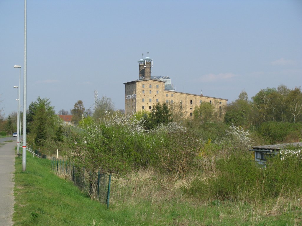 Grevesmühlen; Blick vom Börzower Weg zur Kreisverwaltung, ehem. Malzfabrik [20.04.2011]