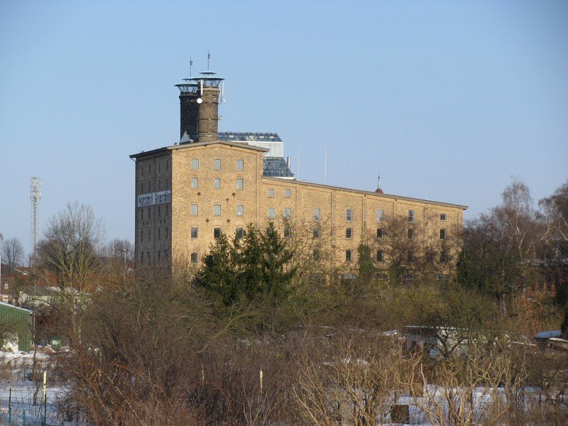 Grevesmhlen; ehem. Malzfabrik -Technisches Denkmal- und heute Sitz der Kreisverwaltung am Brzower Weg, 21.02.2010