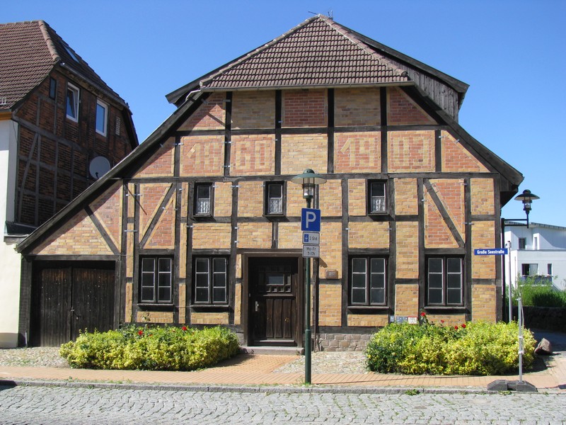 Grevesmhlen; Groe Seestrae, ltestes Haus der Stadt 16.06.2010