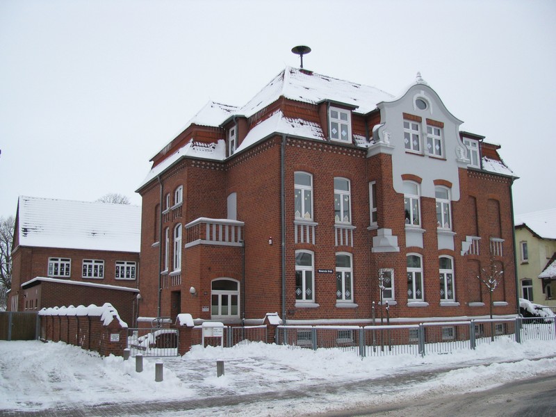 Grevesmhlen; heutige Frderschule, ehemalige -EOS- in der Wismarsche Stare, 03.01.2010
