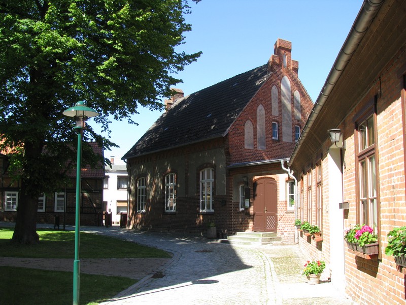 Grevesmhlen; Kirchplatz, Gemeindehaus 16.06.2010