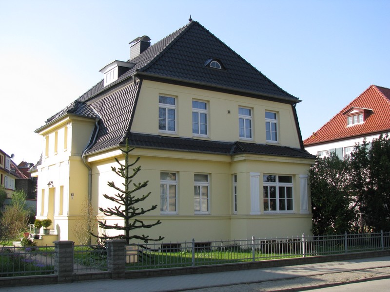 Grevesmhlen; Villa in der Rudolf-Breitscheid-Strae, Grevesmhlen 21.04.2011