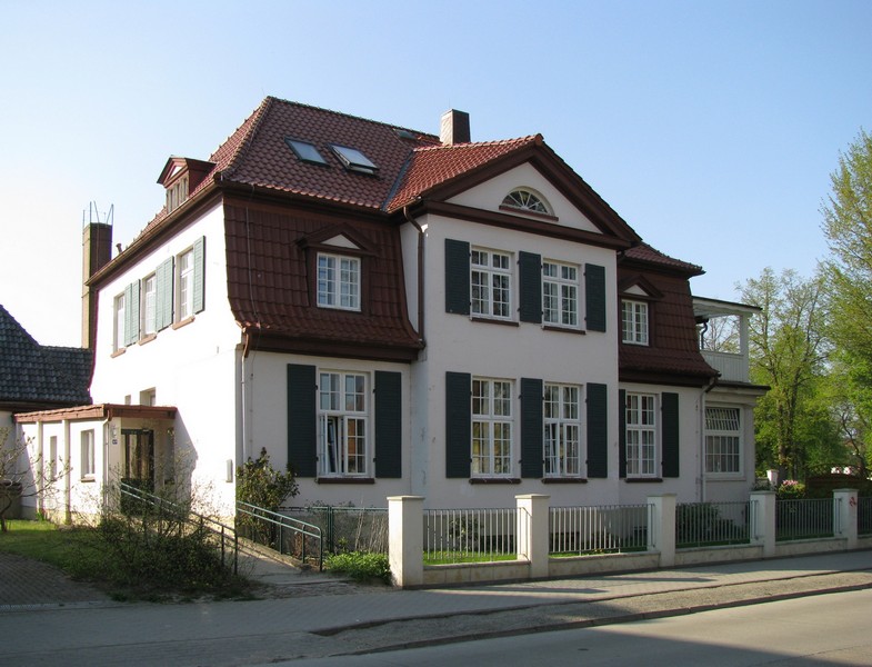 Grevesmhlen; Villa in der Rudolf-Breitscheid-Strae, Grevesmhlen 21.04.2011