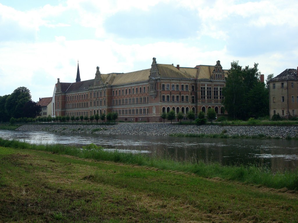 Grimma in Sachsen,
die ehemalige Frsten-und Landesschule St.Augustin an der Mulde,
der Neorenaissancebau wurde 1891 eingeweiht, ist heute Gymnasium,
Juni 2010