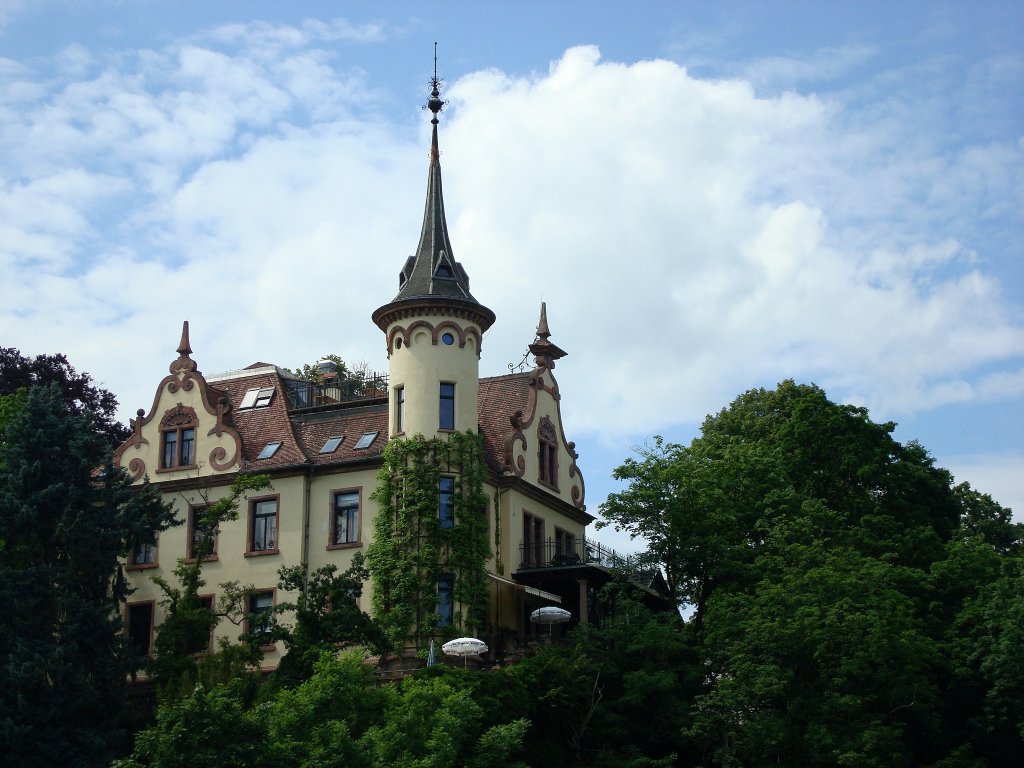 Grimma in Sachsen,
Schlo Gattersburg, eine Villa im Neorenaissancestil, 1887 erbaut, hoch ber der Mulde mit schner Aussicht, heute Hotel und Restaurant,
Juni 2010