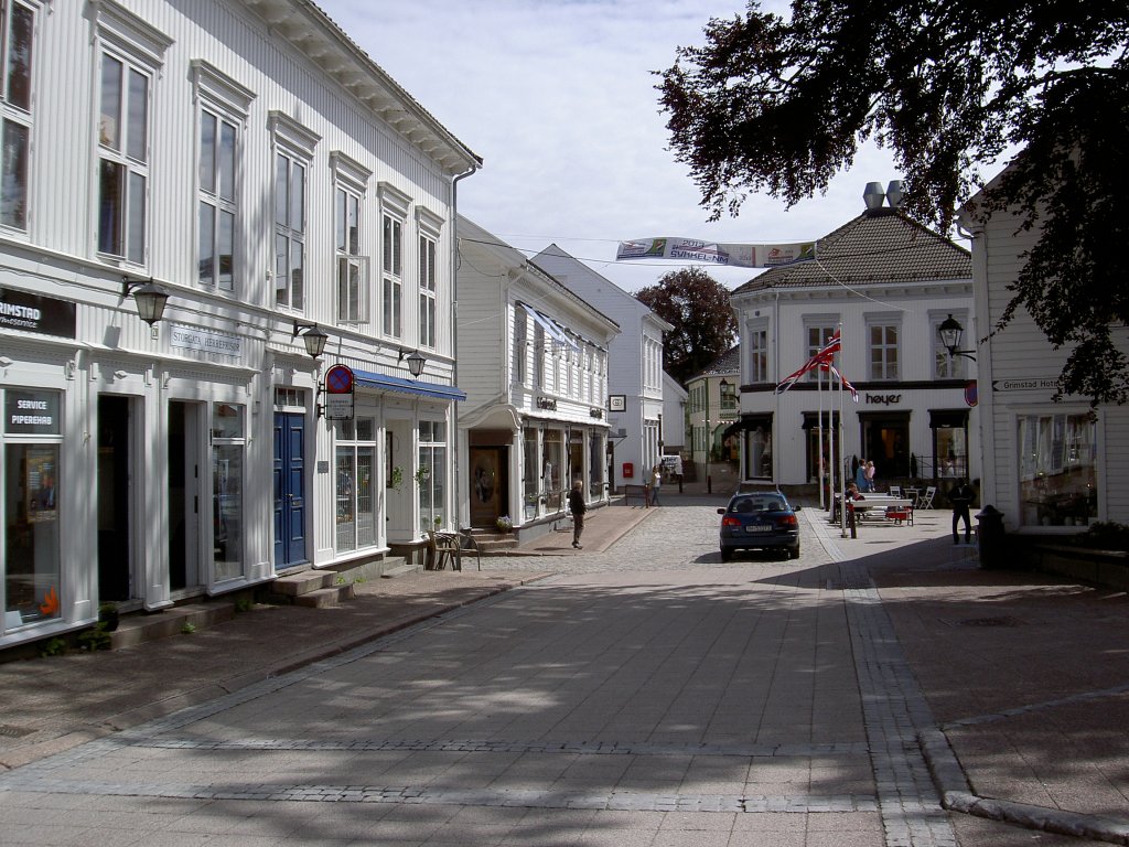 Grimstad, Huser in der Hauptstr. Storgaten (24.06.2013)
