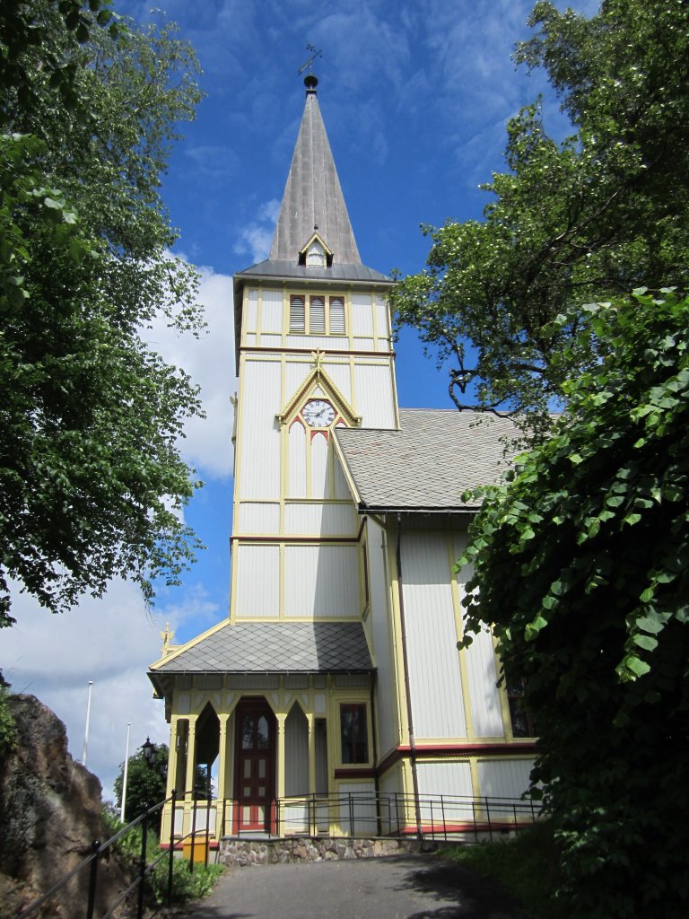 Grimstad, Kirche, erbaut 1881 mit 1150 Pltzen, kreuzfrmiger Fachwerkbau (24.06.2013)