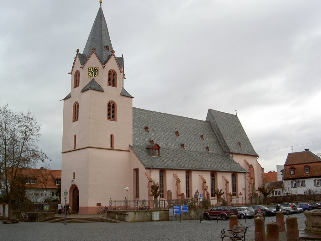 Gro-Umstadt, Ev. Stadtkirche, erbaut von 1465 bis 1494, Turm erbaut Mitte des 
13. Jahrhunderts (17.02.2012)