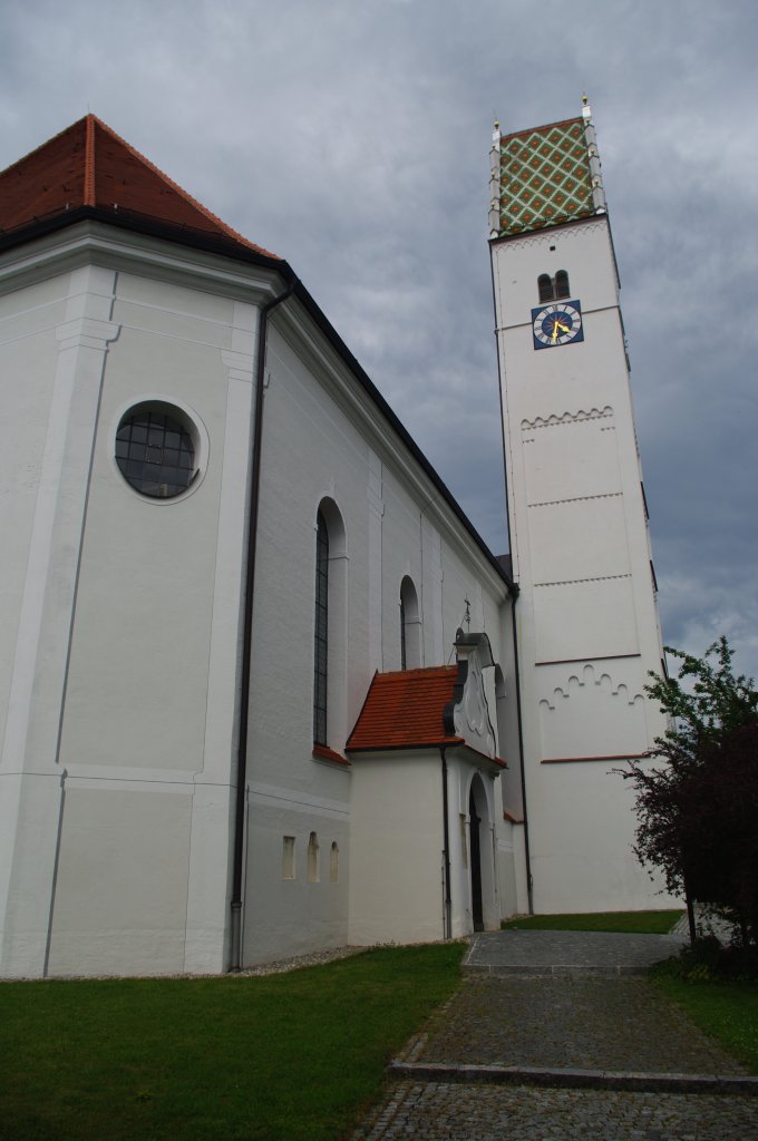 Groaitingen, Pfarrkirche St. Nikolaus, erbaut um 1500, Chor erbaut 1700 durch Matthias Stiller, Langhaus neu erbaut ab 1750 durch Hans Kleinhans, Kreis Augsburg 
(10.07.2011)