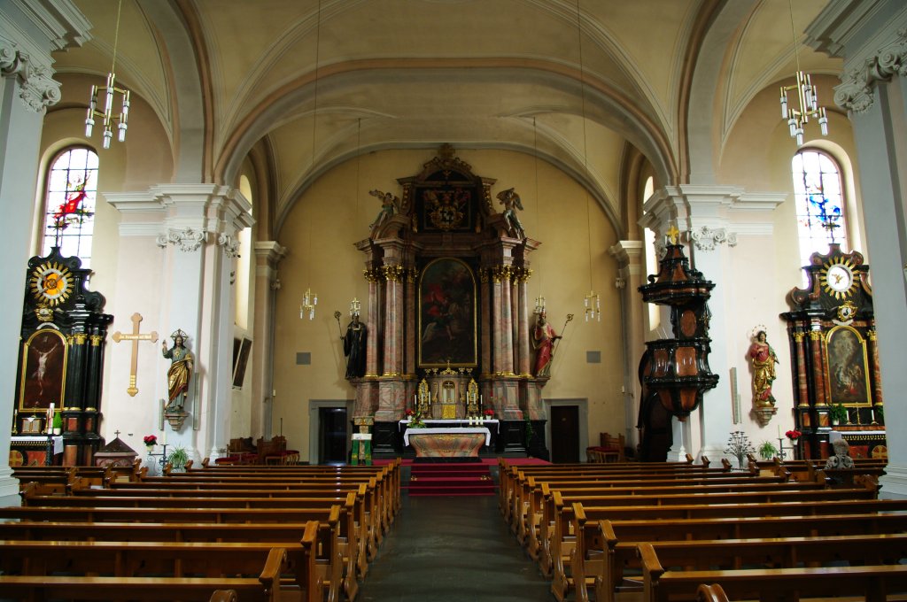 Großenlüder, Altäre der St. Georg Kirche, Hauptaltar von Franz Adam Weber 
(05.07.2009)