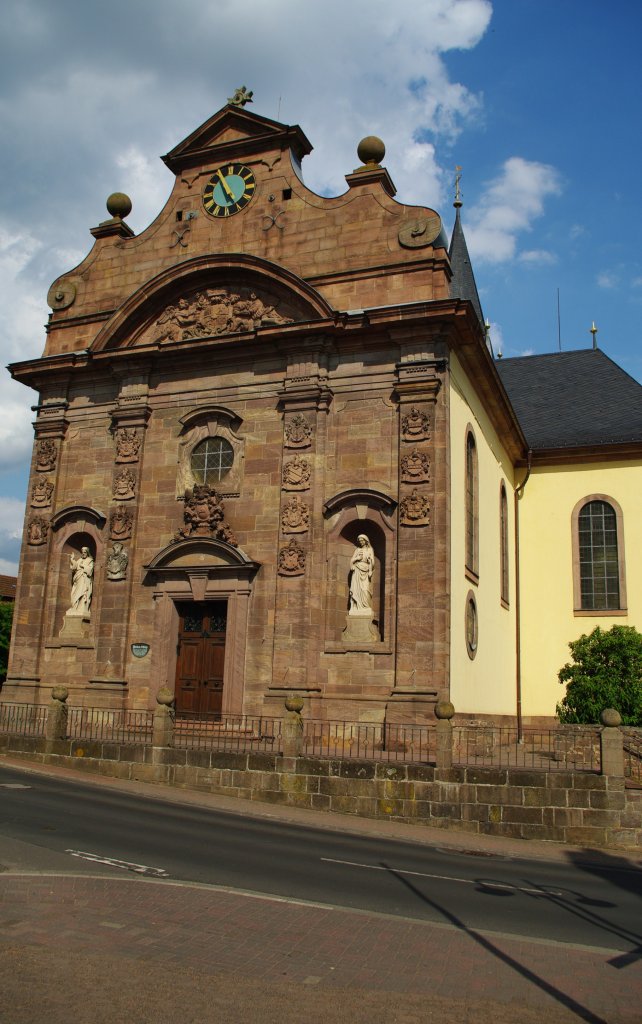 Großenlüder, St. Georg Kirche, erbaut von 1731 bis 1735 durch Baumeister Andreas 
Gallasini, Kreis Fulda (05.07.2009)