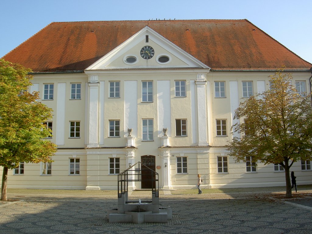 Gnzburg, ehemalige sterreichische Kaserne, jetzt Haus der Bildung (26.09.2011)