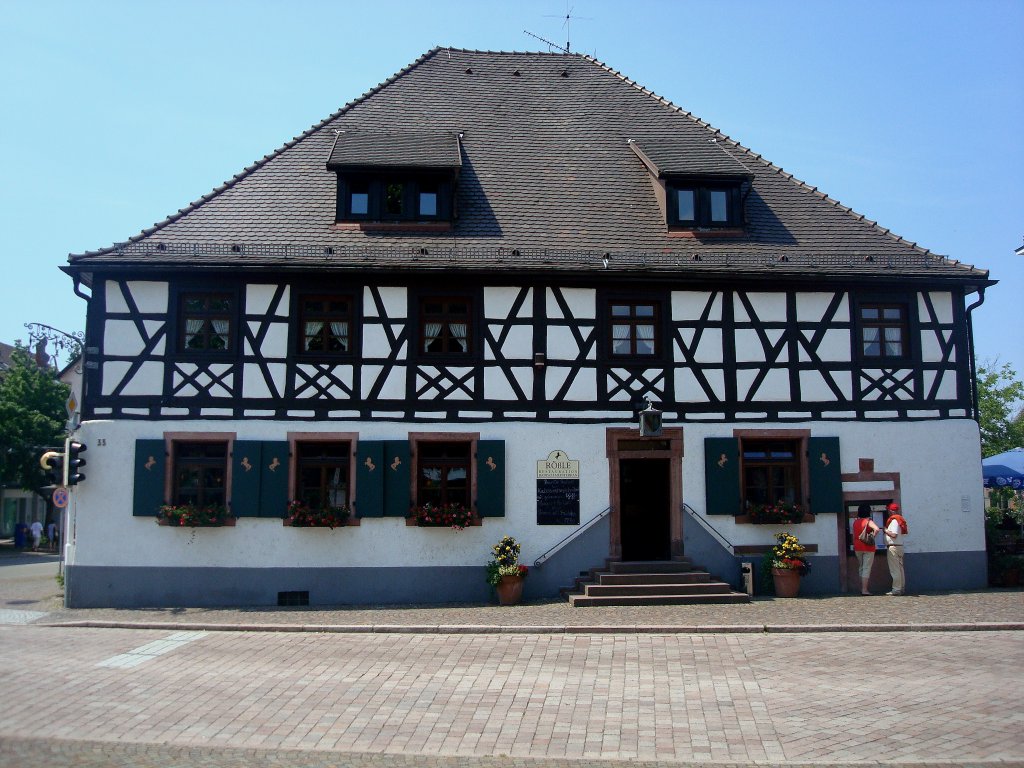 Gundelfingen bei Freiburg,
seit 1706 besteht das Gasthaus  Rssle , seit 1971 im Gemeindebesitz,
Mai 2010