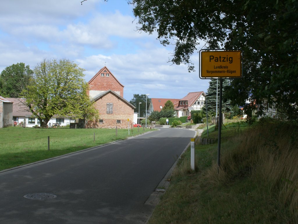 Gut 7km von der Kreisstadt Bergen/Rgen befindet sich das Drfchen Patzig wo sich eine Motormhle aus Jahre 1946 befindet und die besichtigt werden kann.Auf dem Bild vom 27.August 2012 ist die Motormhle zuerkennen.