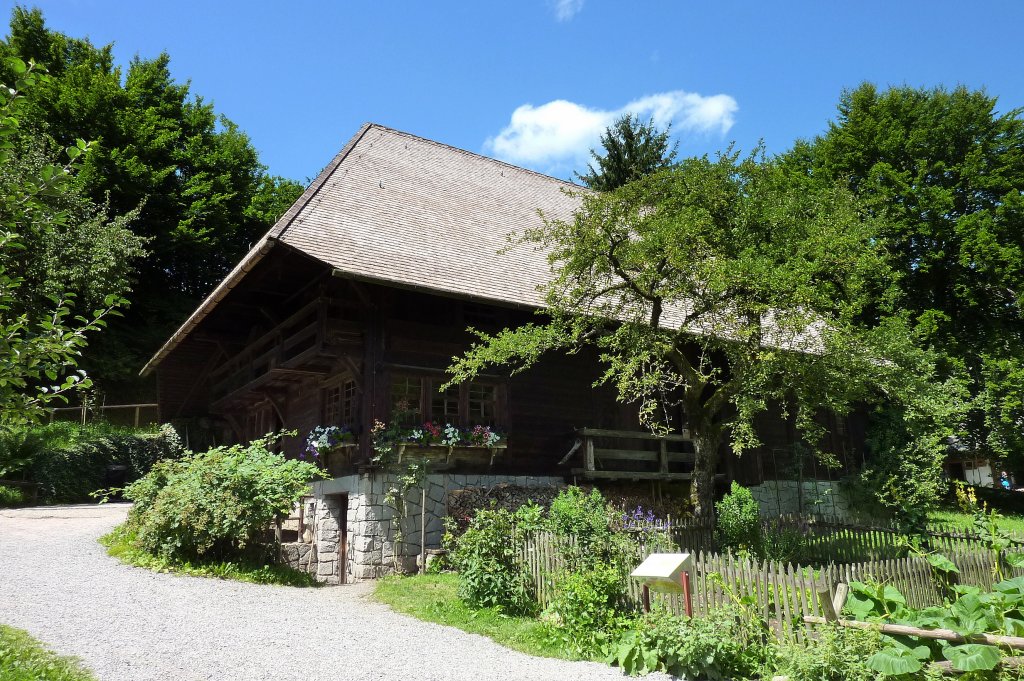 Gutach, im Freilichtmuseum steht dieses Bauerhaus vom Schauinsland, erbaut 1730, Juli 2012