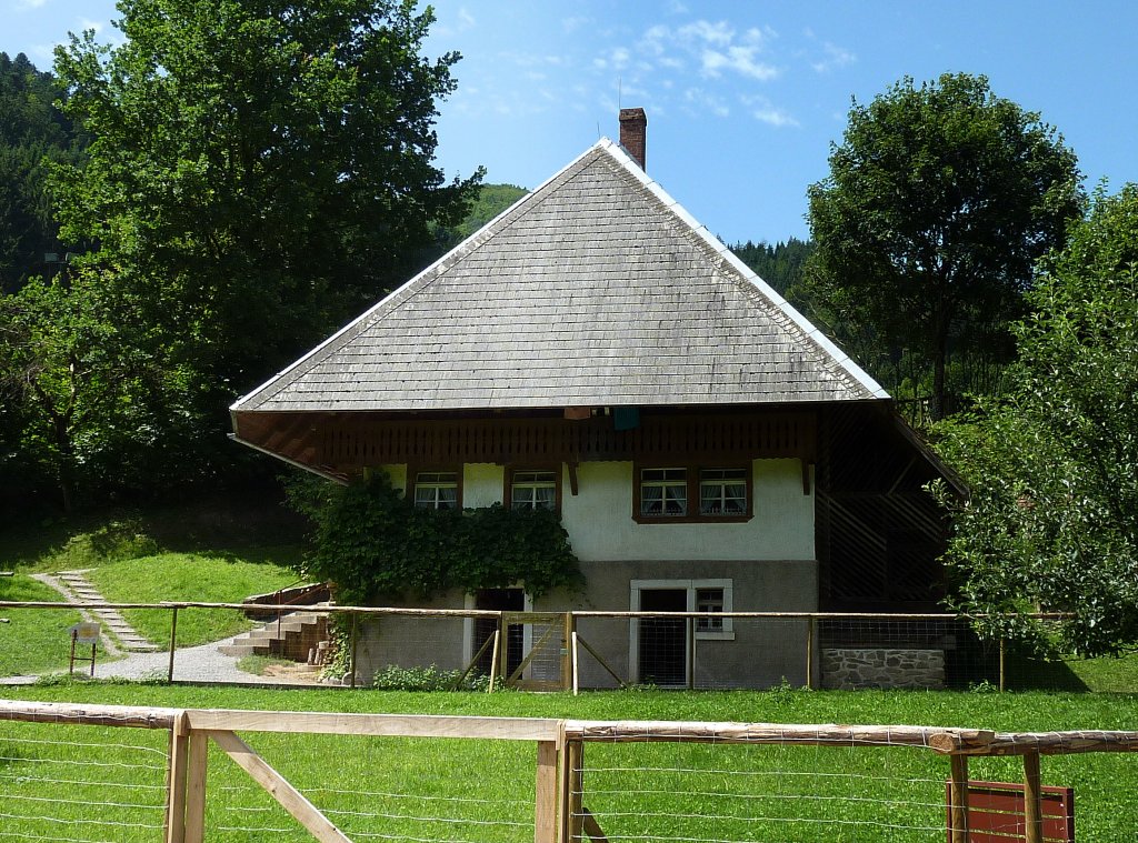 Gutach, im Freilichtmuseum steht dieses Tagelhnerhaus von 1819 aus dem Oberprechtal, Juli 2012